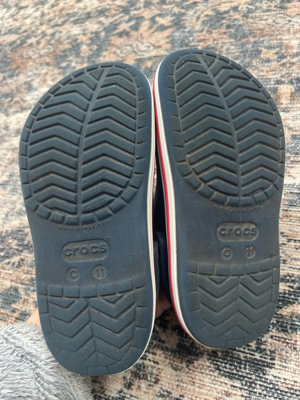 CROCS Kids C11 Crocbands Navy Clogs with Red and White Stripe - Picture 3 of 3